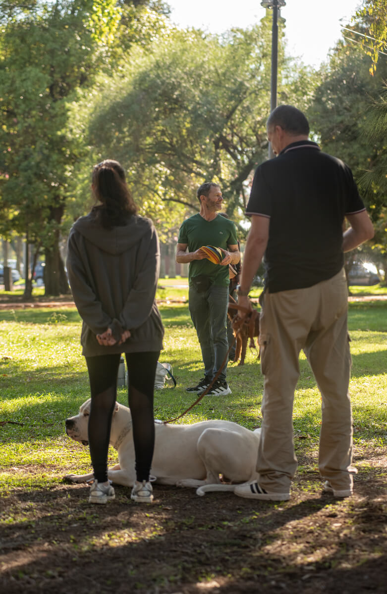 Entrenador con perro